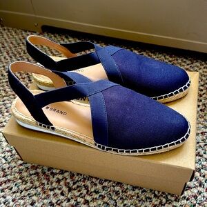 Lucky Brand navy Woman’s Peacoat canvas shoes size 9